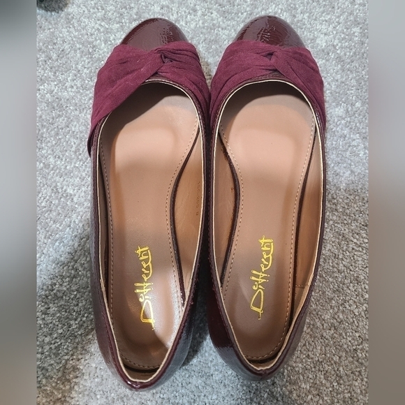DIFFERENT Wine Colored Patent Faux Leather Ballet Flats Shoes Size 8 NWOT - Picture 4 of 6